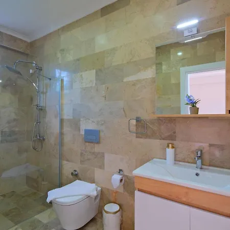 Enu 2 호텔 페티예